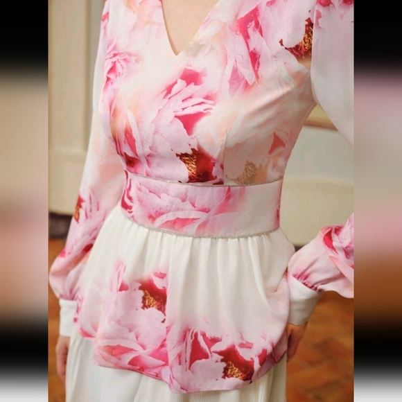 FLORAL PRINT V-NECK LANTERN SLEEVE PEPLUM TOP WITHOUT BELT - Picture 2 of 5